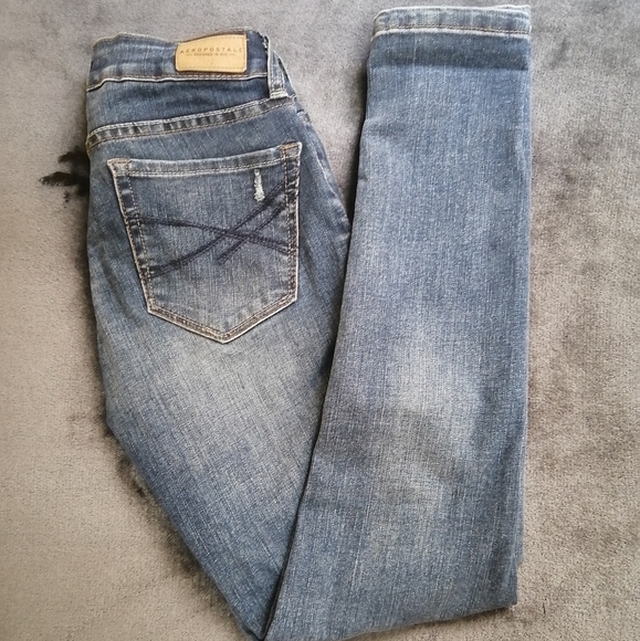 Aeropostale distressed jeans - Picture 1 of 3